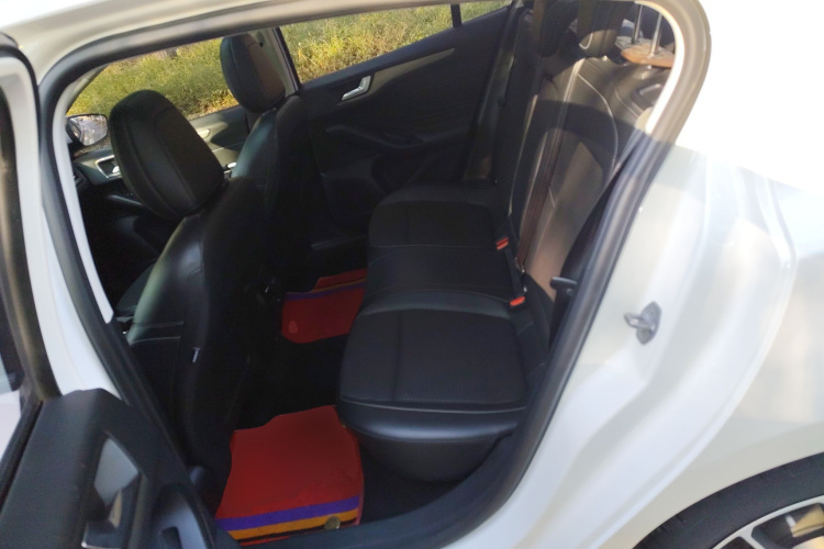 福特 福克斯 2020款 三厢 EcoBoost 180 自动锋潮型中控内饰21