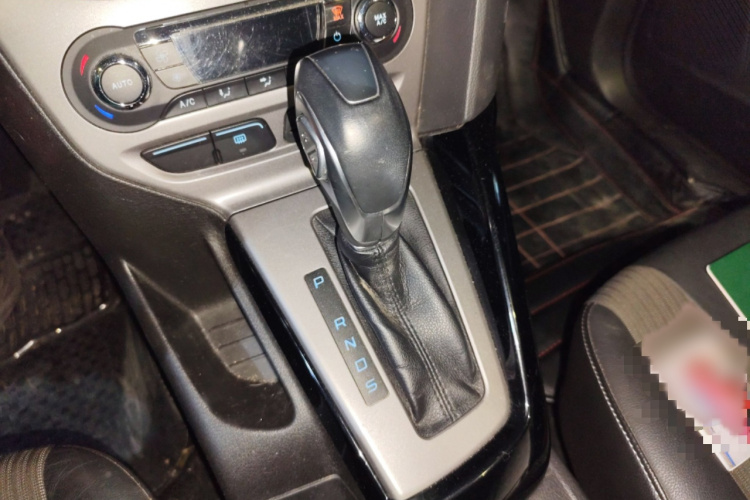 福特 福克斯 2012款 两厢 1.6L 自动风尚型局部细节18