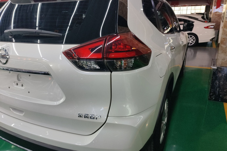 日产 奇骏 2023款 经典 2.0L 两驱智联臻享版车身外观9