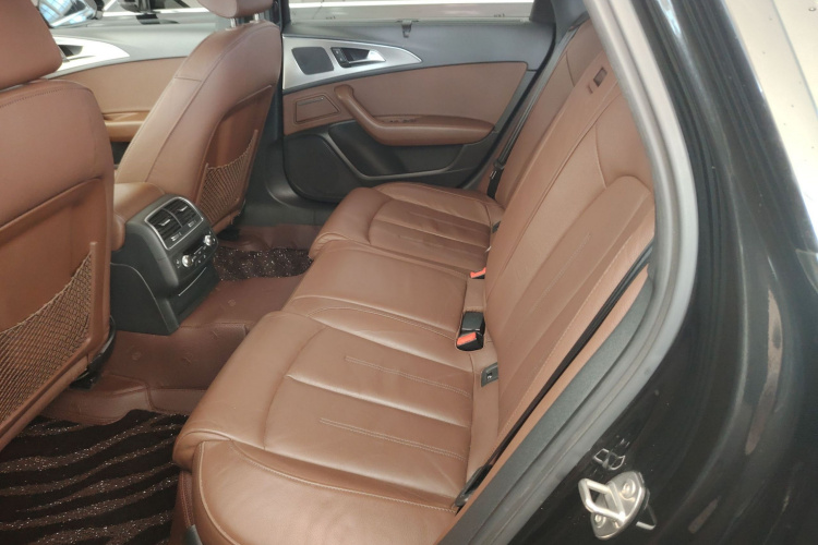 奥迪A6L 2018款 30周年年型 45 TFSI quattro 运动型中控内饰7001