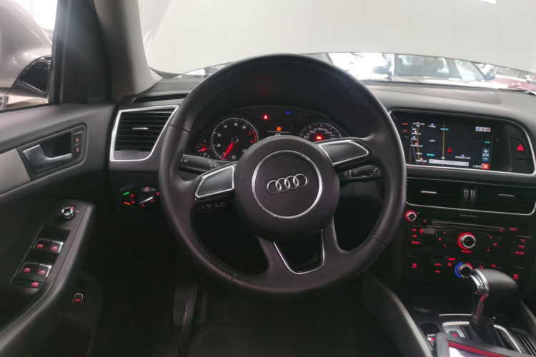 奥迪Q5 2016款 40 TFSI 进取型中控内饰13