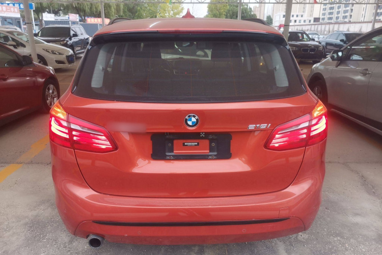 宝马2系旅行车 2016款 218i 运动设计套装车身外观6