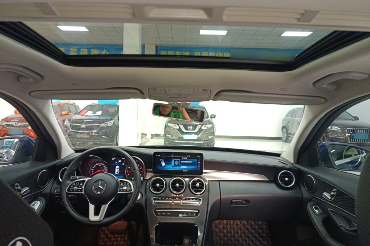 奔驰C级 2019款 C 180 L 时尚型运动版中控内饰22