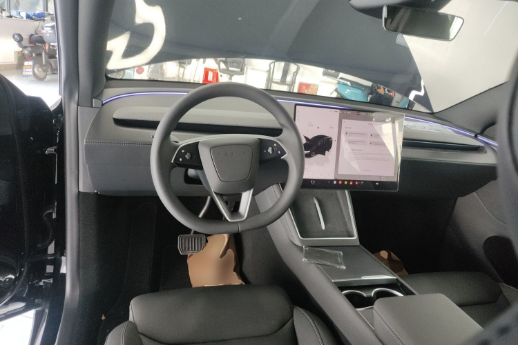 特斯拉 Model Y L 2025款 长续航全轮驱动版中控内饰12
