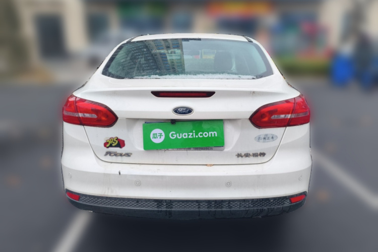 福特 福克斯 2015款 三厢 1.6L 手动风尚型车身外观6