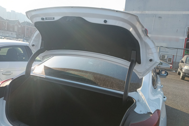 长安 逸动 2021款 PLUS 蓝鲸NE 1.4T GDI DCT旗舰型机舱底盘23