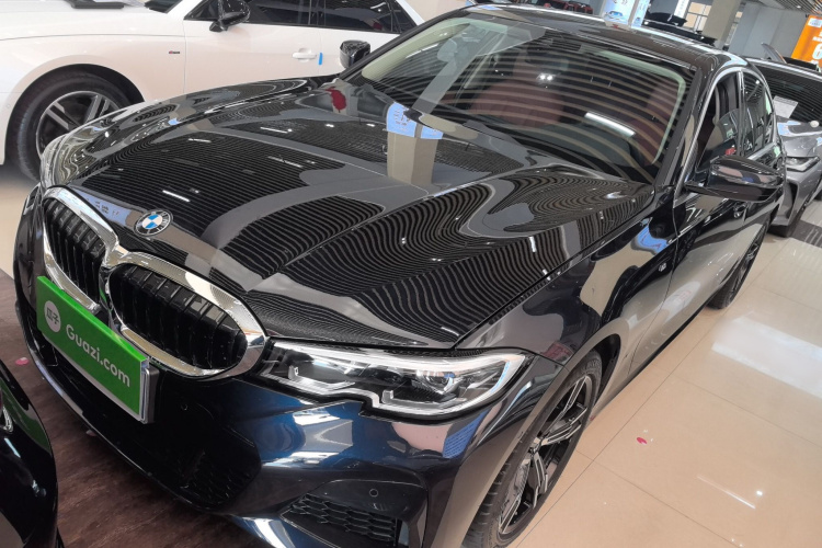 宝马3系 2022款 改款 325i M运动套装车身外观1