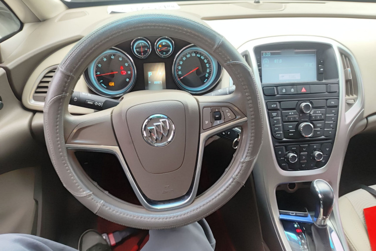 别克 英朗 2013款 GT 1.6L 自动时尚版中控内饰13
