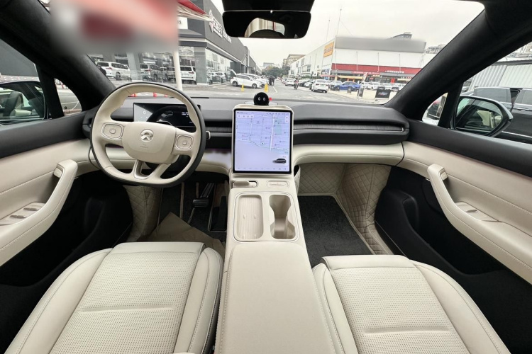 蔚来ES6 2024款 75kWh中控内饰7008