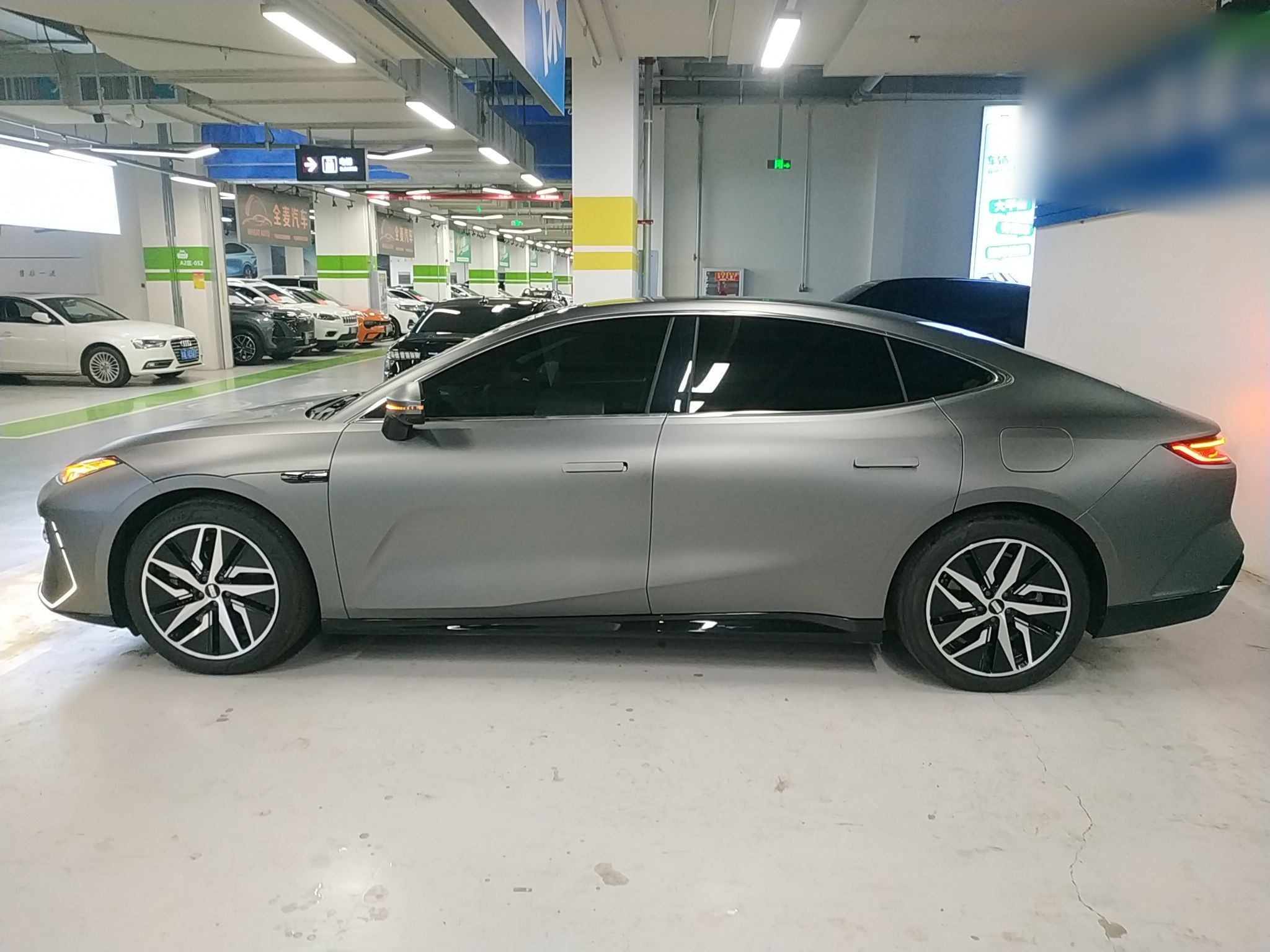 吉利银河 银河E8 2024款 665km 后驱星舰 远航版