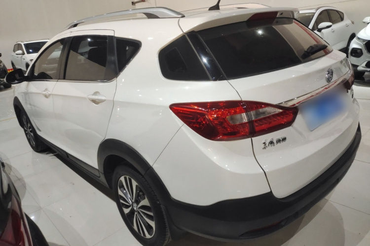 东风风神AX3 2016款 1.5L 自动尊酷型车身外观4