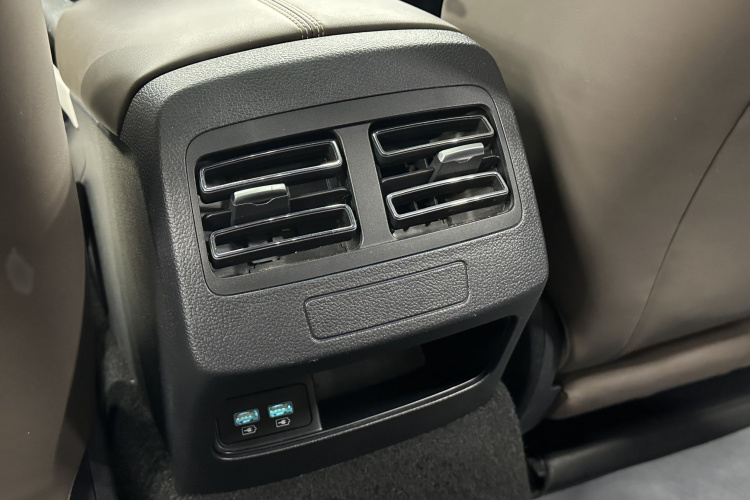 比亚迪 秦PLUS 2023款  冠军版 DM-i 120KM超越型中控内饰7012