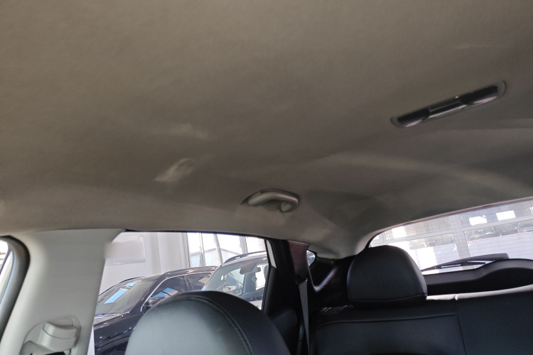 北京现代ix35 2015款 2.0L  手动两驱舒适型 国IV中控内饰22