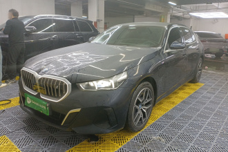 宝马i5 2024款 eDrive 35L M运动套装