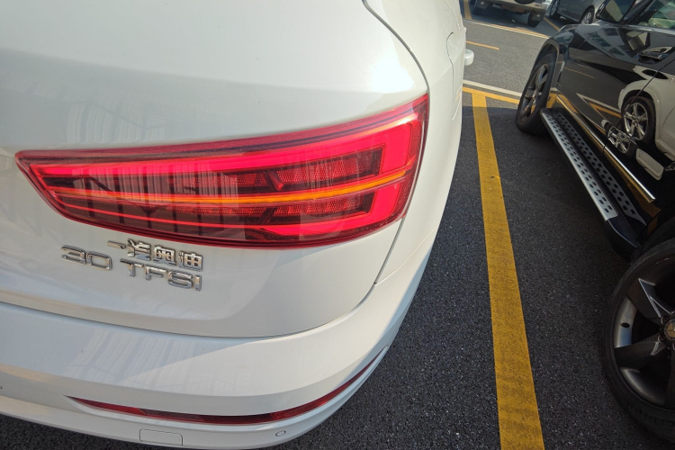 奥迪Q3 2018款 30周年年型 30 TFSI 时尚型车身外观9