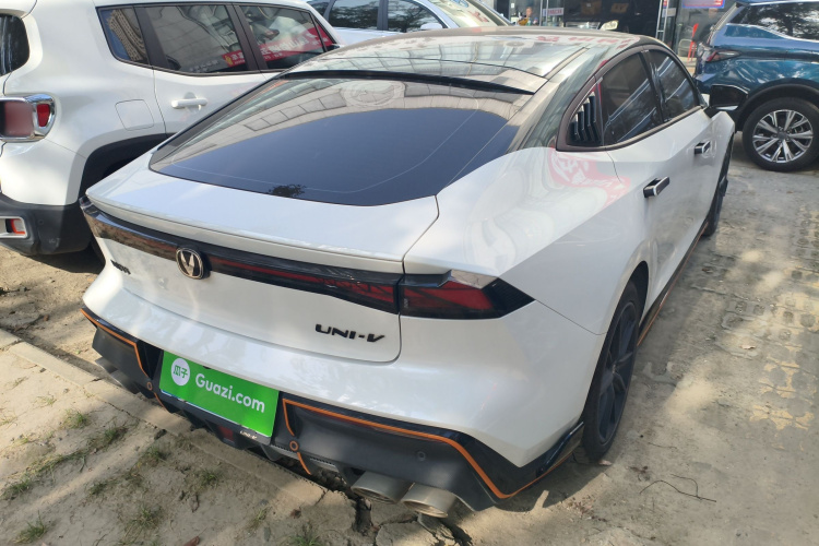 长安UNI-V 2023款 2.0T 领速版车身外观7