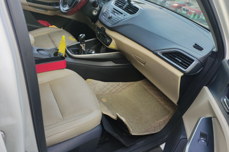 福特 福睿斯 2015款 1.5L 手动时尚型局部细节41