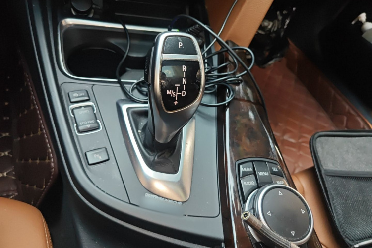 宝马3系 2015款 320Li 豪华设计套装局部细节18