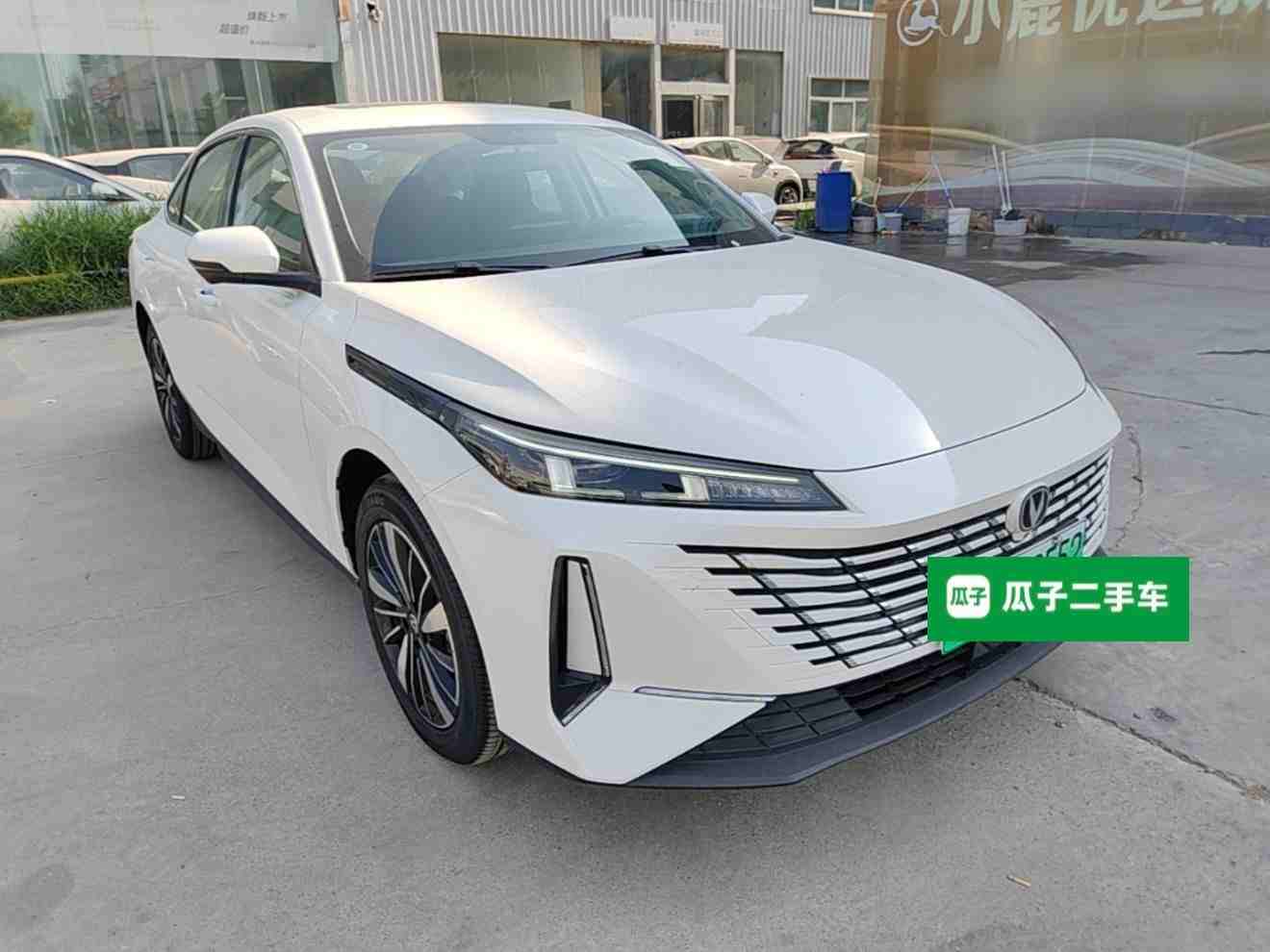 车辆右前45度外观展示