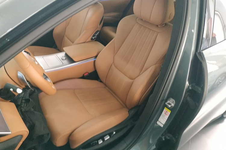 比亚迪 汉L 2025款 DM-p 四驱激光雷达旗舰型中控内饰19