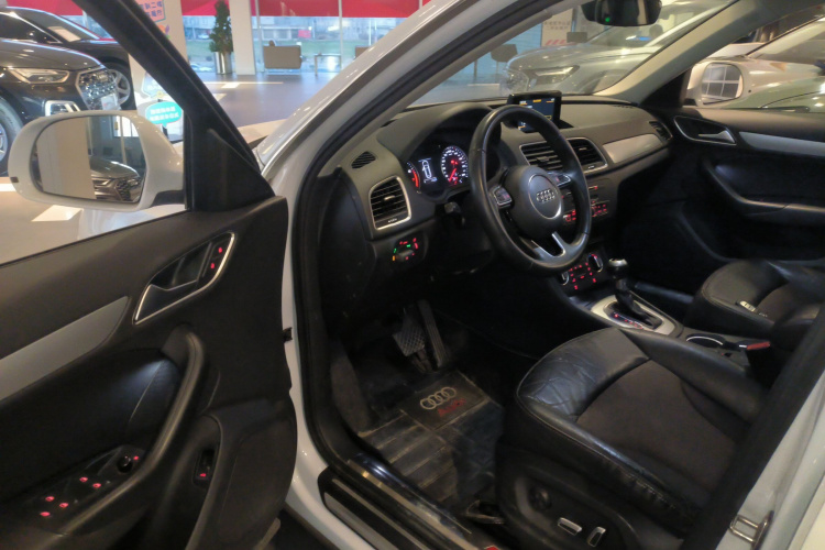 奥迪Q3 2018款 30周年年型 30 TFSI 时尚型中控内饰20