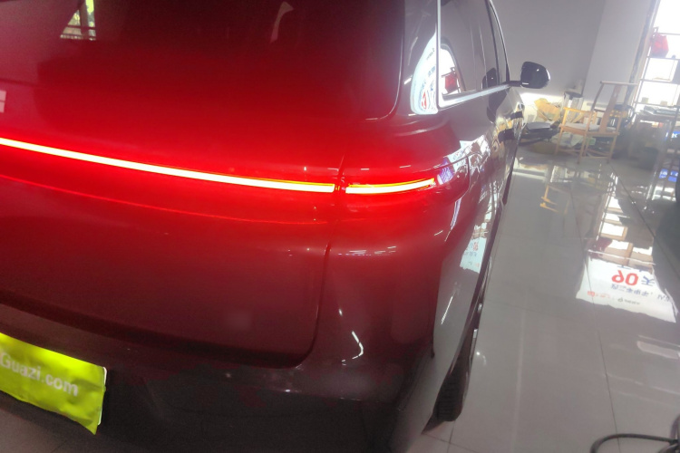 理想汽车 理想L8 2024款 Ultra车身外观9