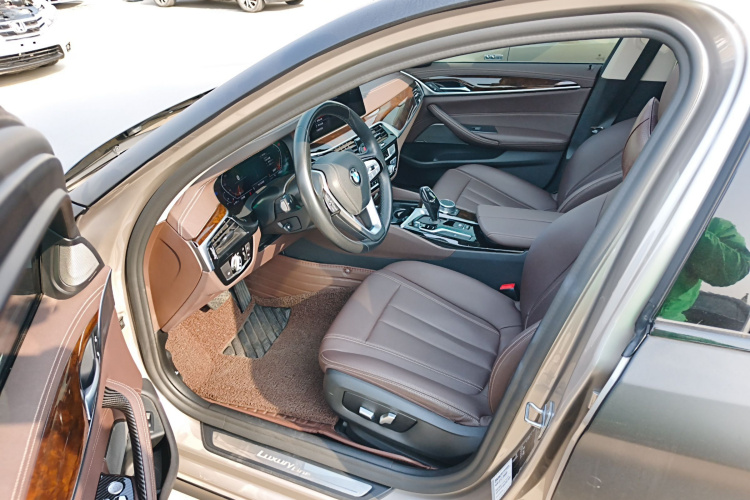 宝马5系 2020款 525Li 豪华套装中控内饰20