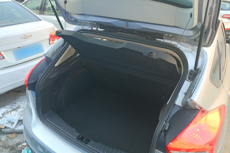 福特 福克斯 2015款 两厢 1.6L 自动舒适型机舱底盘23