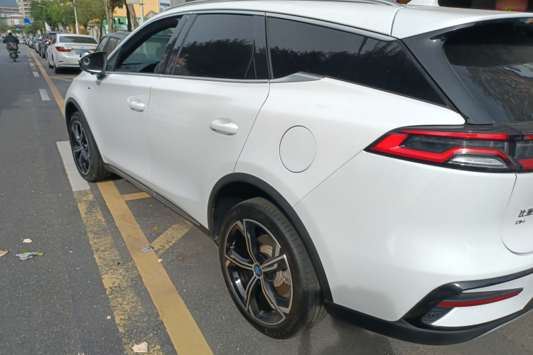 比亚迪 唐新能源 2021款 DM 2.0T 四驱性能版尊贵型车身外观4