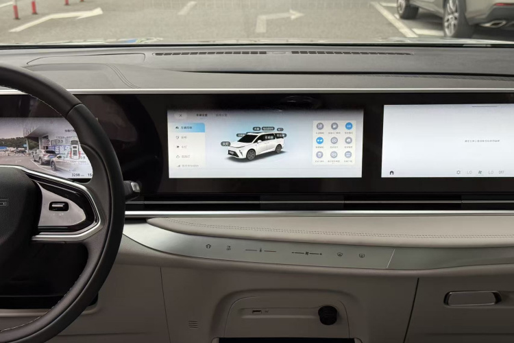 上汽大通MAXUS 大家9 2024款 超混 长续航森林版 七座中控内饰7002