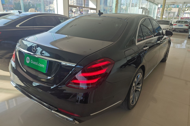 奔驰S级 2016款 S 320 L 商务型车身外观7
