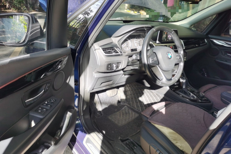 宝马2系旅行车 2016款 218i 运动设计套装中控内饰7003