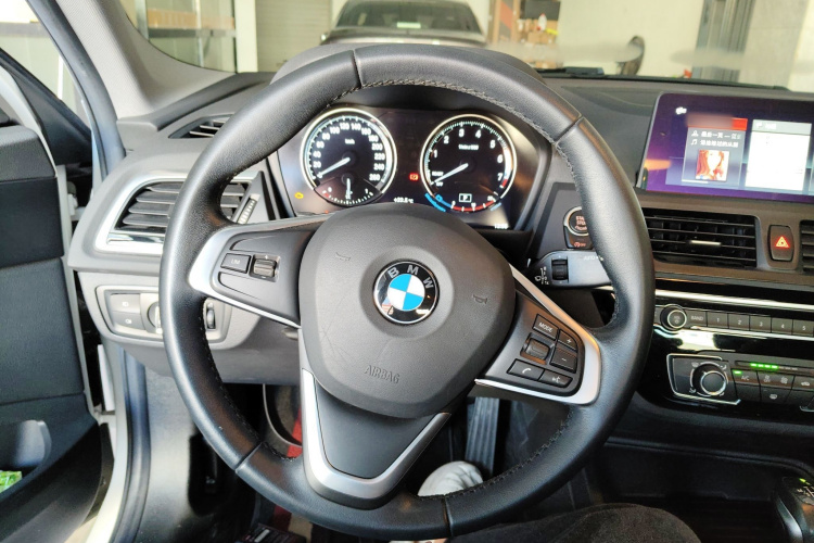 宝马1系 2019款 118i 时尚型中控内饰13