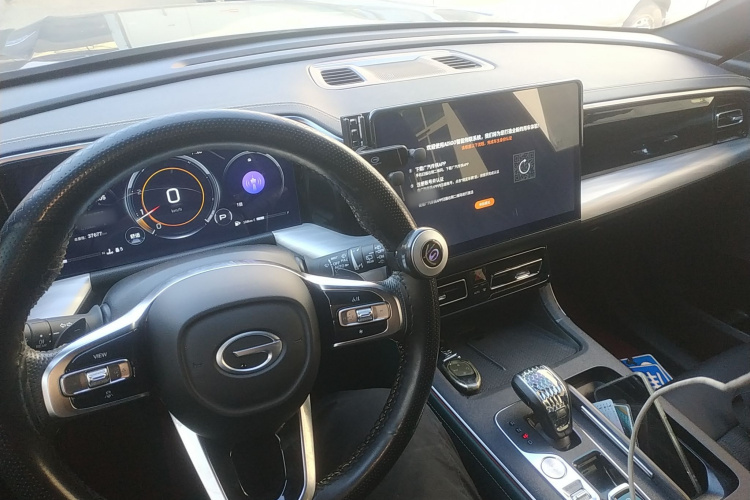 广汽传祺 传祺GS8 2022款 领航系列 2.0TGDI 两驱豪华智联版（七座）中控内饰12