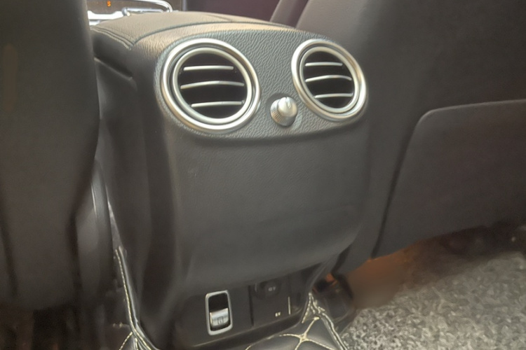 奔驰GLC 2019款 GLC 260 L 4MATIC 动感型中控内饰7006