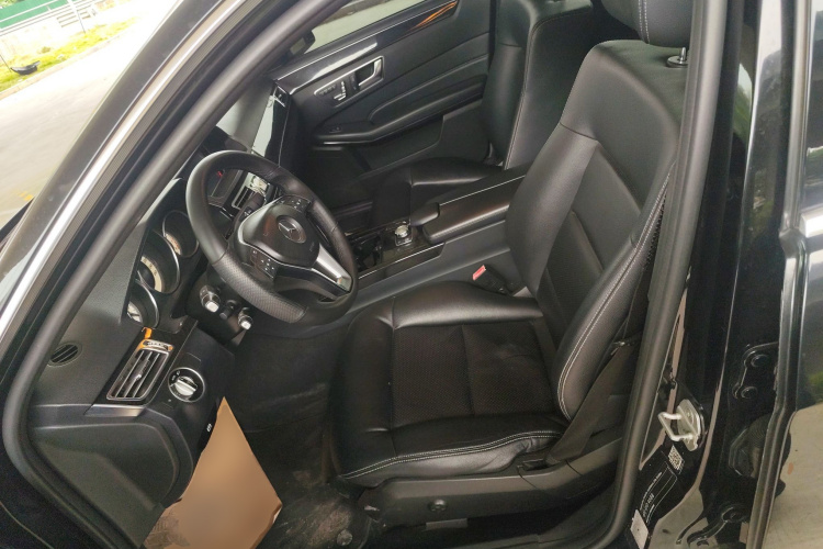 奔驰E级 2014款 改款 E 260 L 运动型中控内饰19