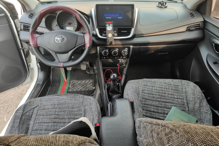 丰田 YARiS L 致炫 2016款 改款 1.3E 手动魅动版中控内饰7002