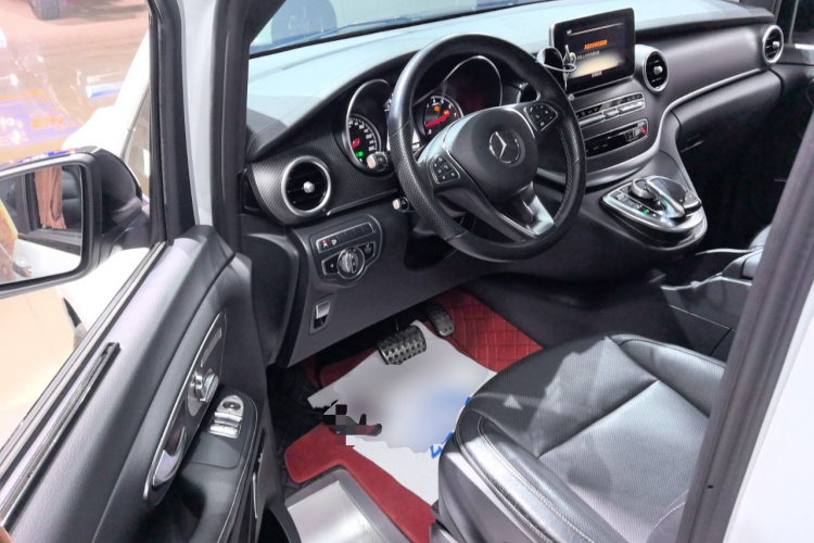 奔驰V级 2018款 V 260 尊贵版 国VI中控内饰20