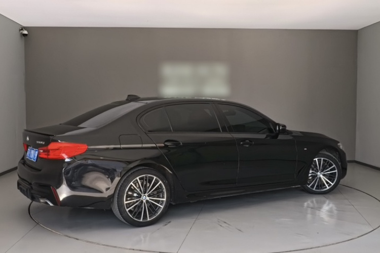 宝马5系 2019款 改款 530Li 领先型 M运动套装车身外观6008