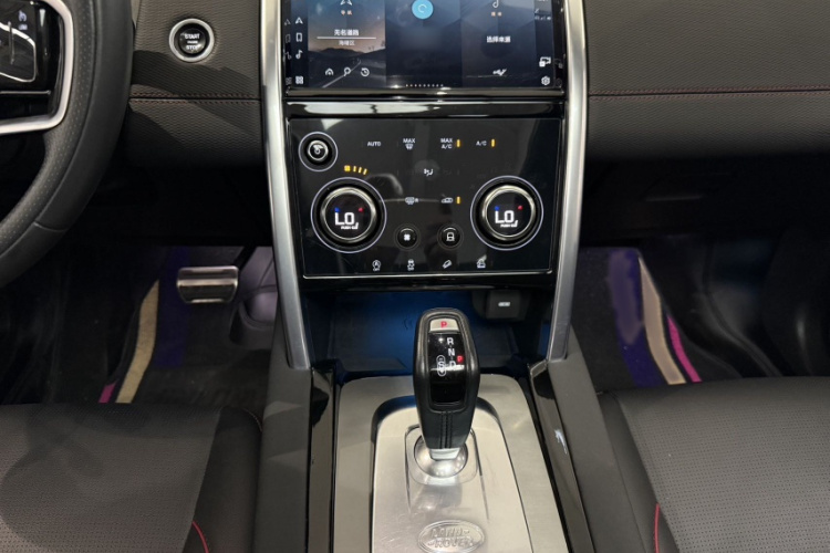 路虎 发现运动版 2022款 249PS 大都会版 5座中控内饰7010