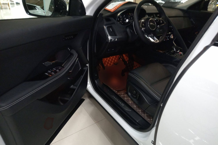 捷豹E-PACE 2024款 耀黑运动版 R-DYNAMIC SE BLACK中控内饰20