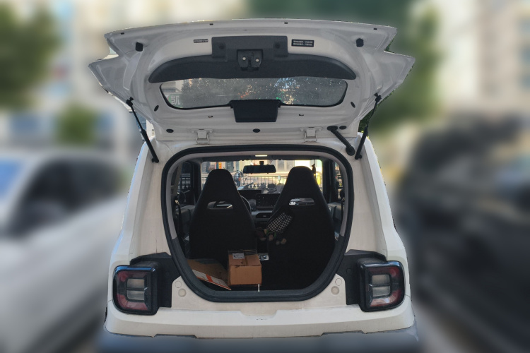 吉利银河 2024款 200km 熊猫骑士中控内饰23