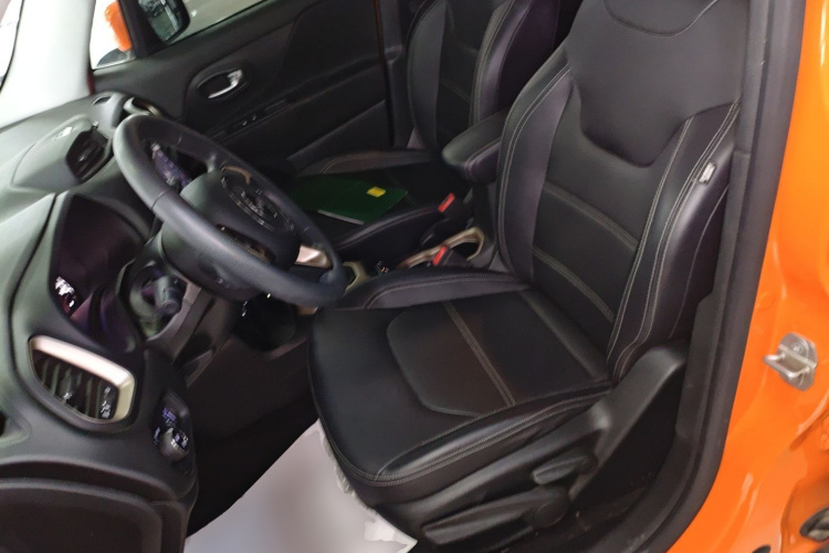 Jeep 自由侠 2017款 180T 自动高能版中控内饰19