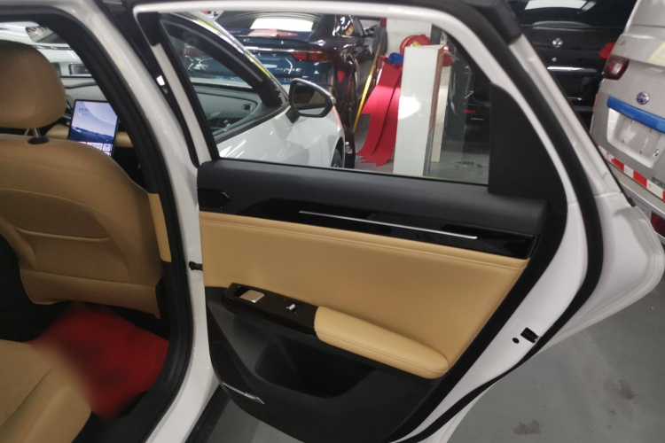 吉利银河 银河L6 2023款 60km PLUS中控内饰7006