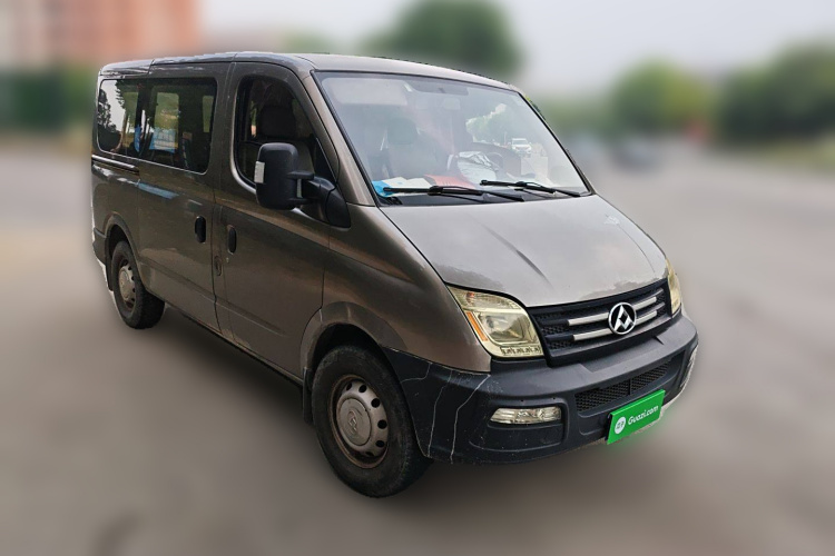 上汽大通MAXUS 新途V80 2017款 2.5T 5挡手动傲运通国IV短轴超低顶5/6/10座车身外观6002