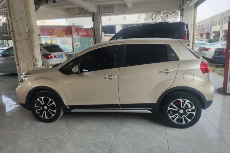 吉利汽车 远景X3 2017款 1.5L 自动尊贵型车身外观4