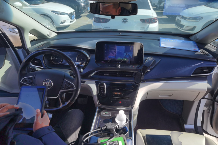 别克GL8 2021款 陆上公务舱 652T 舒适型中控内饰7002