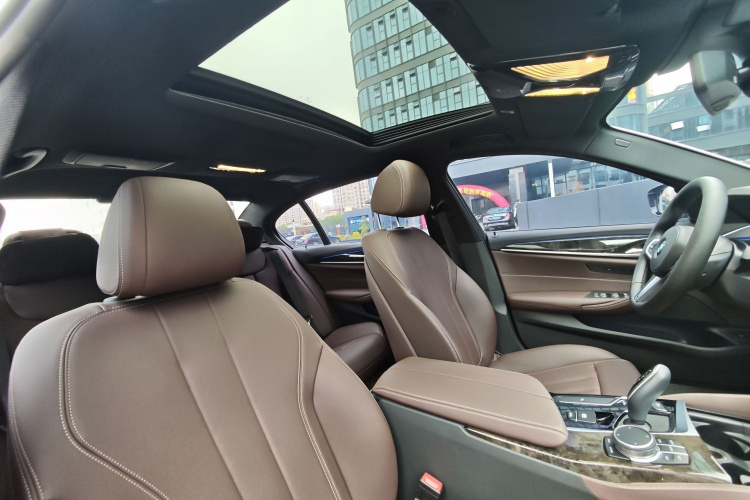 宝马5系 2019款 525Li M运动套装中控内饰7008