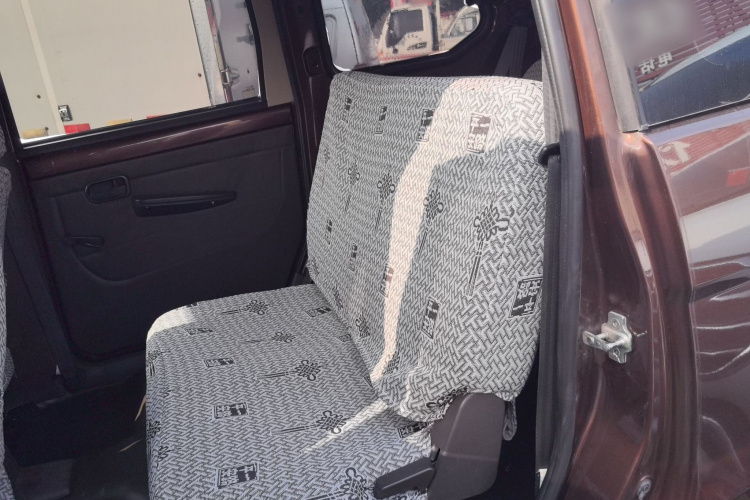 五菱汽车 五菱宏光 2015款 1.5L S 基本型国IV中控内饰21