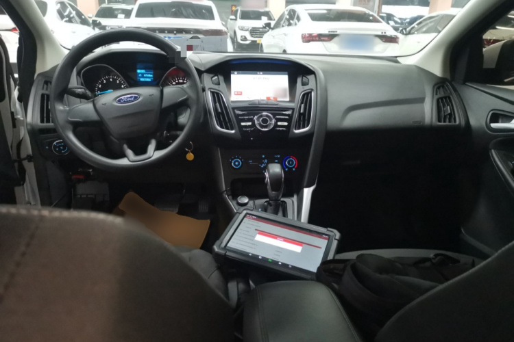 福特 福克斯 2017款 两厢 1.6L 自动舒适型智行版中控内饰12